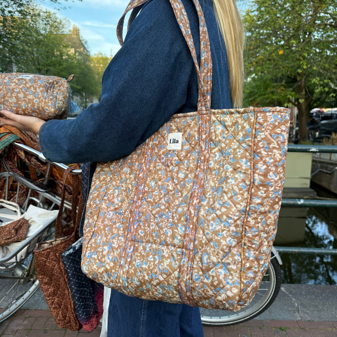 Upcycled tote - no. 10- inclusief toilettas