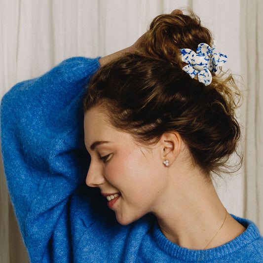 Haarspange Blume – Delfter Blau